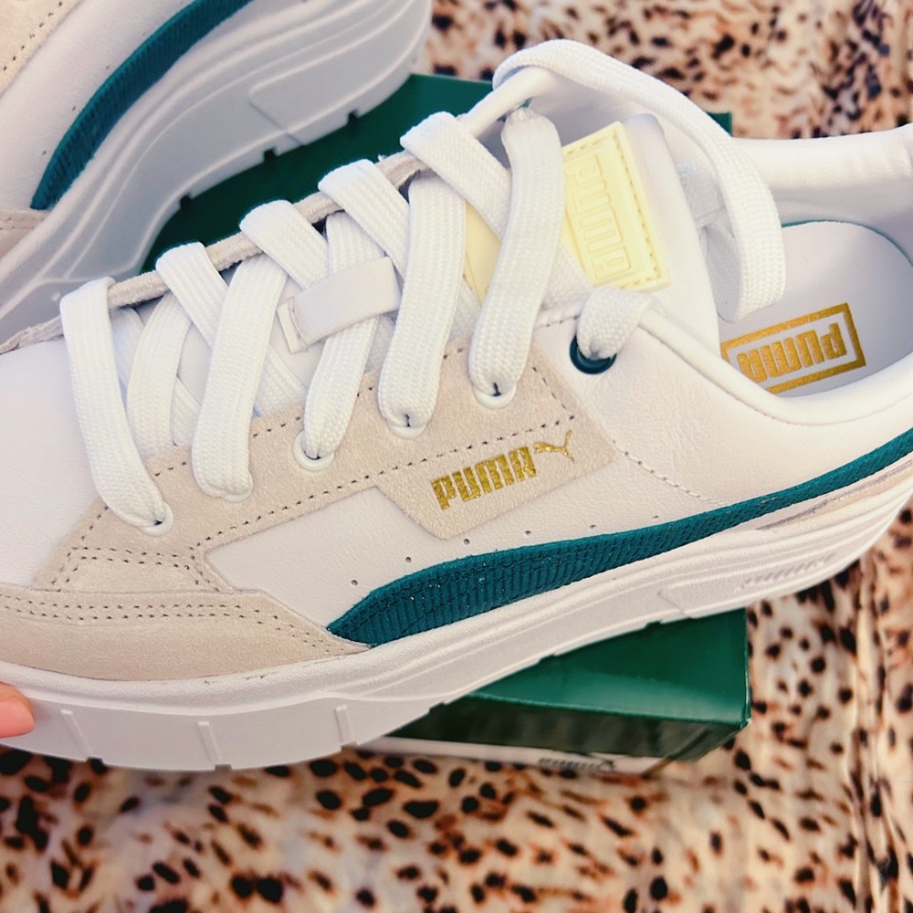 NIB Puma Mayze Platform Leather Sneakers in White and Varsity Green Size 9.5